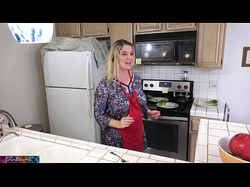 ❤️ Madrastra ordeñándole en la cocina antes de su cita ❤️ Video de sexo en es.analizatorkrovi.ru ❌️