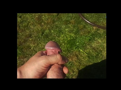 ❤️ Hottie se deja follar el coño rosa y se corre con un chorro en un jardín de verano ❤️ Video de sexo en es.analizatorkrovi.ru ❌️