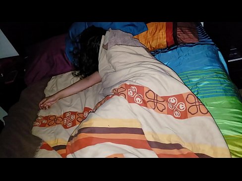 ❤️ Hijastro regañando a su joven madrastra mientras duerme ❤️ Video de sexo en es.analizatorkrovi.ru ❌️